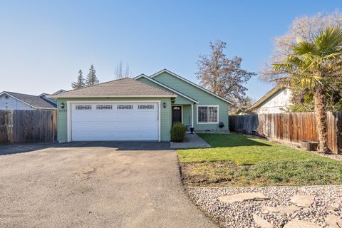 Tiny photo for 2727 Connell Avenue, Medford, OR 97501 (MLS # 220214840)