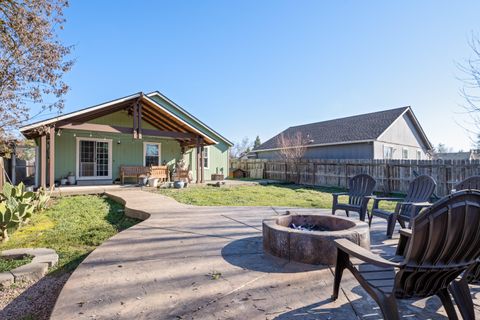 Tiny photo for 2727 Connell Avenue, Medford, OR 97501 (MLS # 220214840)