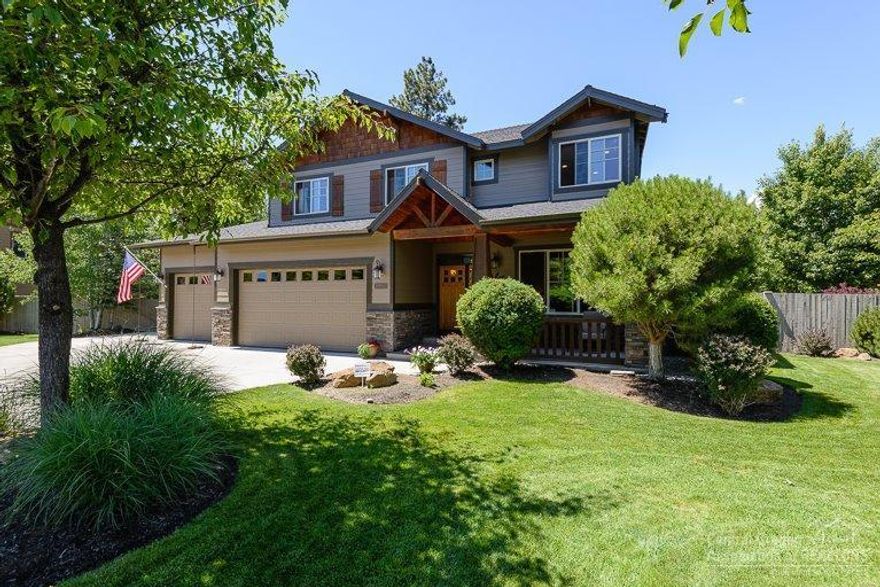 Beautiful Craftsman Hm River Rim! Gleaming Brazilian cherry Floors add Warmth. Great Rm has Volume Ceilings, Fireplace w/ built-in Cabinets, Surround Sound & Walls of Glass overlooking the lush landscaping of the backyard. Gourmet Kit has Pantry, Slab Granite Counters, Cherry Cabinetry, Instant Hot, Warming Drawer & Built in Shelves. Master Suite Wing is a sight to behold with His & Hers Walk-in Closets, Dual Vanity, Soaking Tub & Sep Shower. 4 car att garage. 8'X10' Storage Shed. And much, much more!