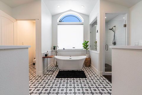 Tiny photo for 8550 Rogue River Highway, Grants Pass, OR 97527 (MLS # 220219578)