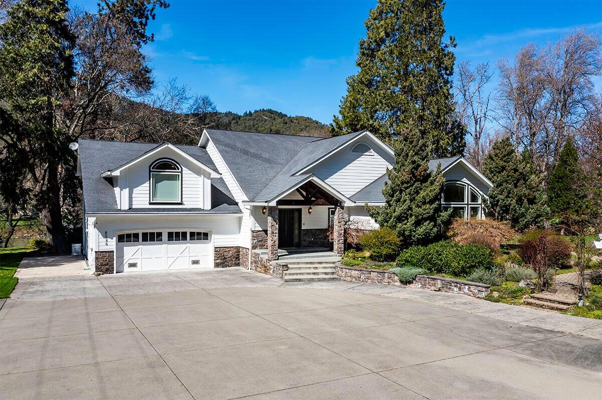 8550 Rogue River Highway