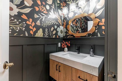 Tiny photo for 8550 Rogue River Highway, Grants Pass, OR 97527 (MLS # 220219578)