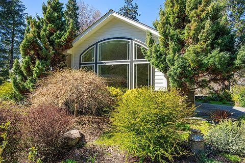 Tiny photo for 8550 Rogue River Highway, Grants Pass, OR 97527 (MLS # 220219578)