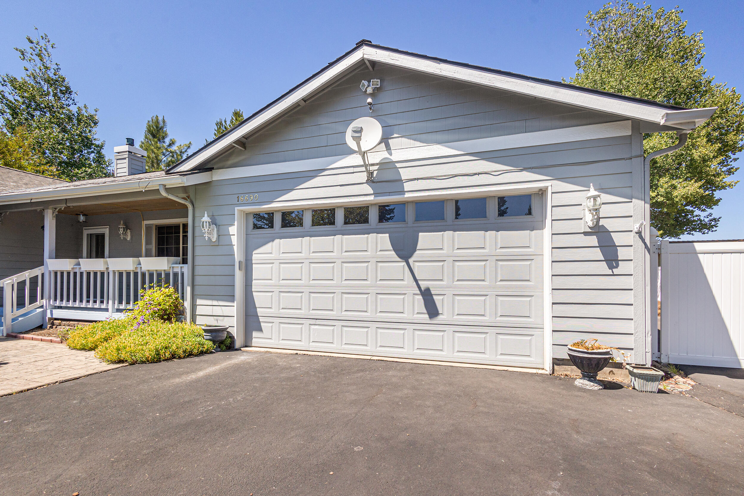 16690 Oakridge Place