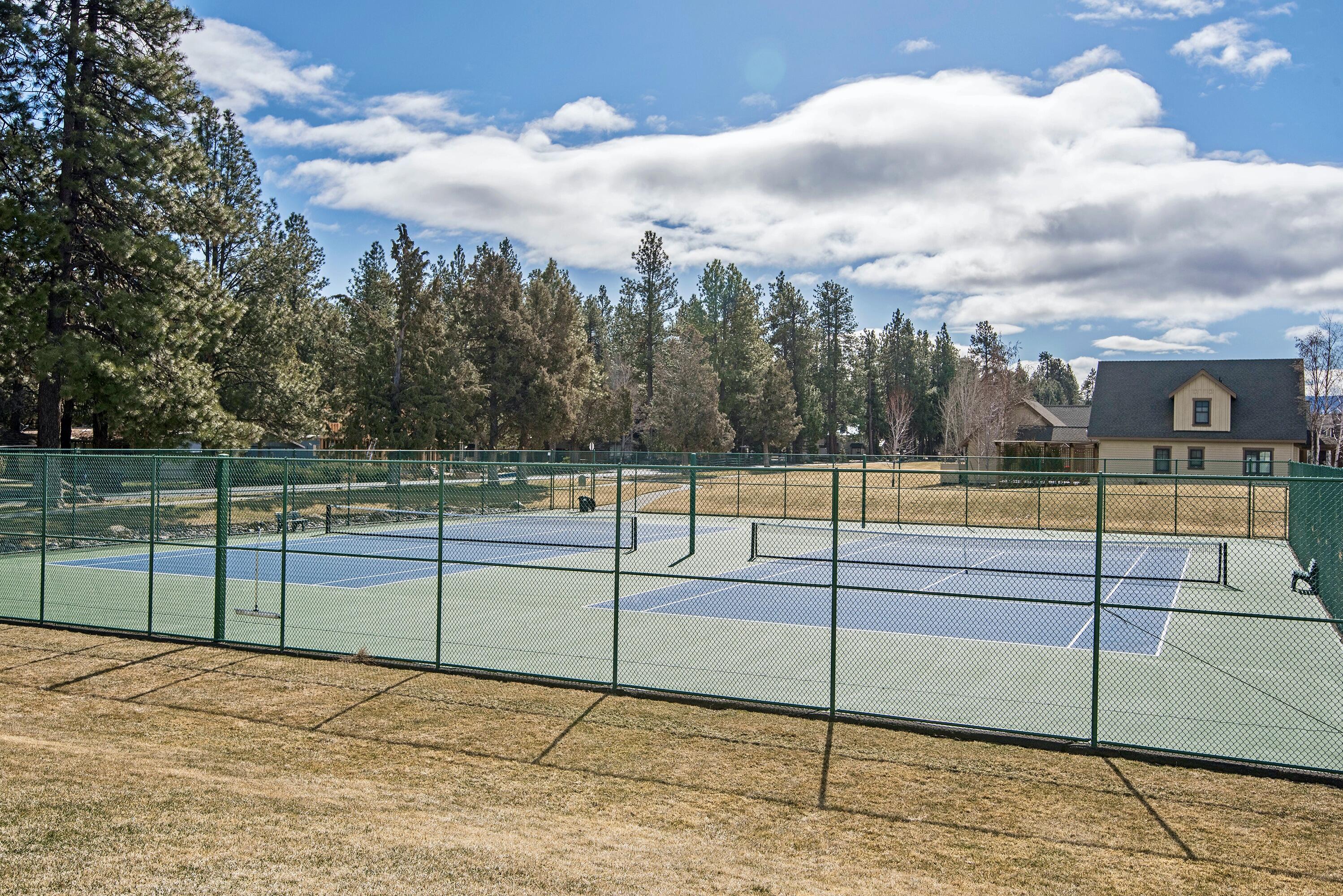 Pine Meadow Vill - Residential