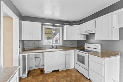 Tiny photo for 2618 Carr Street, White City, OR 97503 (MLS # 220212460)