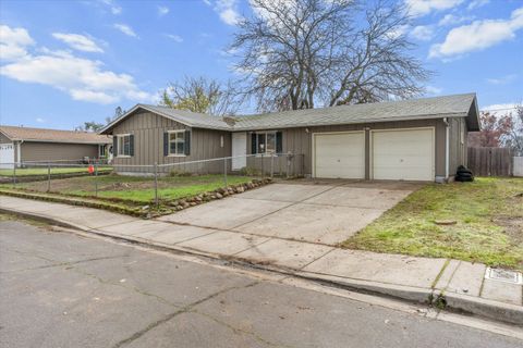 Photo of 2618 Carr Street, White City, OR 97503 (MLS # 220212460)