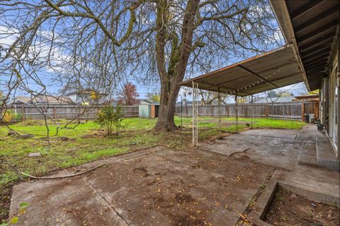 Tiny photo for 2618 Carr Street, White City, OR 97503 (MLS # 220212460)