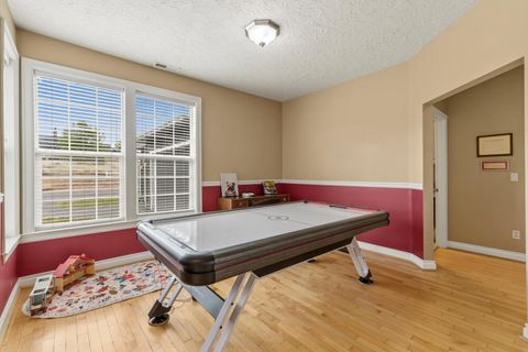 Tiny photo for 1713 Harmony Lane, Klamath Falls, OR 97601 (MLS # 220219260)