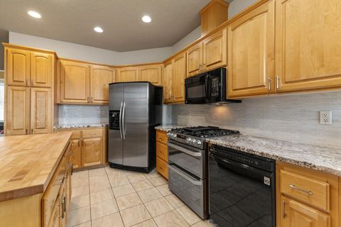 Tiny photo for 1713 Harmony Lane, Klamath Falls, OR 97601 (MLS # 220219260)