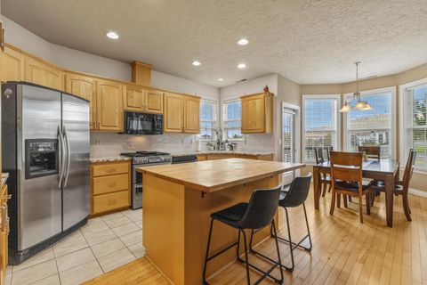 Tiny photo for 1713 Harmony Lane, Klamath Falls, OR 97601 (MLS # 220219260)