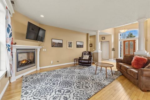 Tiny photo for 1713 Harmony Lane, Klamath Falls, OR 97601 (MLS # 220219260)