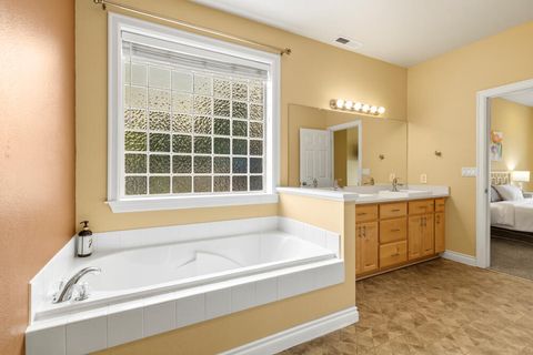 Tiny photo for 1713 Harmony Lane, Klamath Falls, OR 97601 (MLS # 220219260)