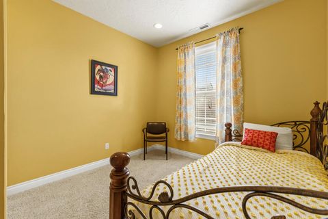 Tiny photo for 1713 Harmony Lane, Klamath Falls, OR 97601 (MLS # 220219260)