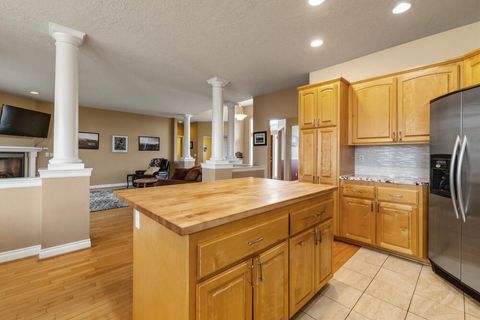 Tiny photo for 1713 Harmony Lane, Klamath Falls, OR 97601 (MLS # 220219260)