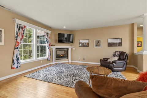 Tiny photo for 1713 Harmony Lane, Klamath Falls, OR 97601 (MLS # 220219260)