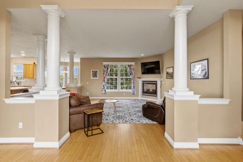 Tiny photo for 1713 Harmony Lane, Klamath Falls, OR 97601 (MLS # 220219260)