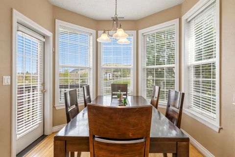 Tiny photo for 1713 Harmony Lane, Klamath Falls, OR 97601 (MLS # 220219260)