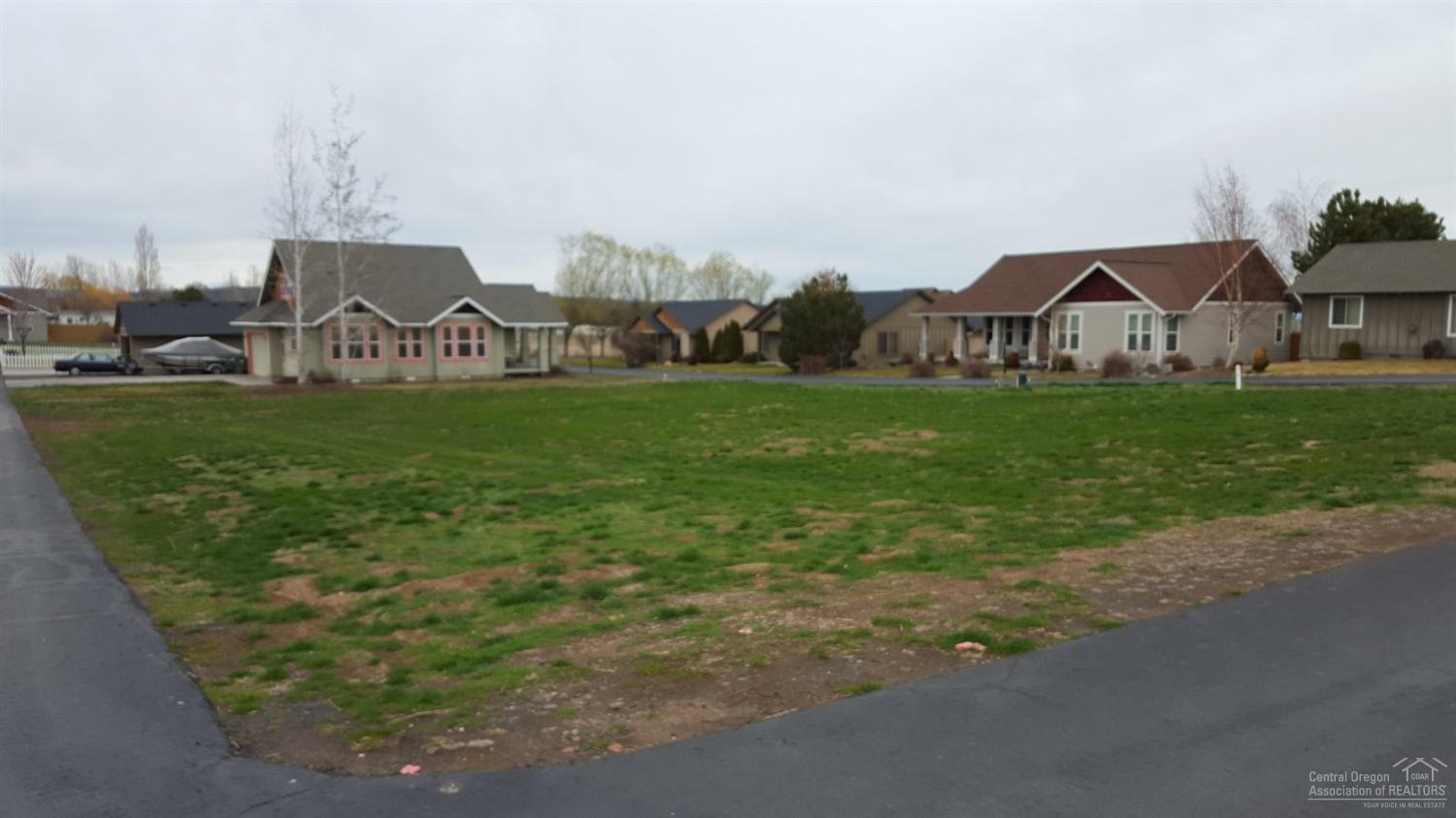 Martins Commons - Land