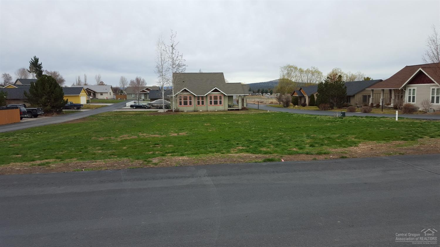 Martins Commons - Land