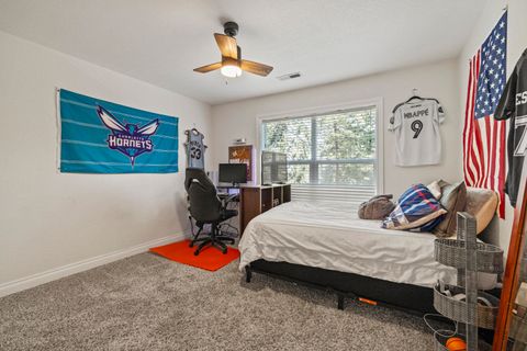 Tiny photo for 840 Ponderosa Drive, Klamath Falls, OR 97601 (MLS # 220217283)