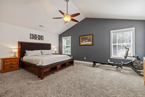 Tiny photo for 840 Ponderosa Drive, Klamath Falls, OR 97601 (MLS # 220217283)