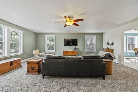 Tiny photo for 840 Ponderosa Drive, Klamath Falls, OR 97601 (MLS # 220217283)