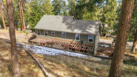 Tiny photo for 840 Ponderosa Drive, Klamath Falls, OR 97601 (MLS # 220217283)