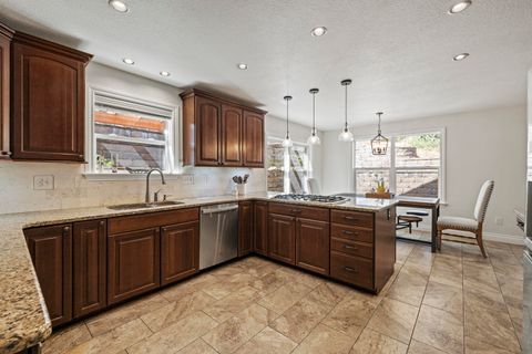 Tiny photo for 840 Ponderosa Drive, Klamath Falls, OR 97601 (MLS # 220217283)