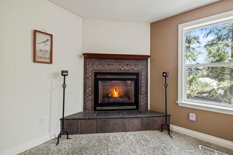 Tiny photo for 840 Ponderosa Drive, Klamath Falls, OR 97601 (MLS # 220217283)