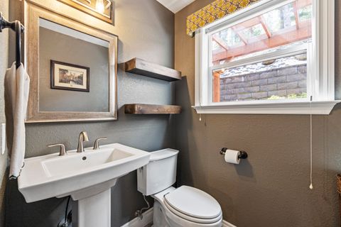 Tiny photo for 840 Ponderosa Drive, Klamath Falls, OR 97601 (MLS # 220217283)