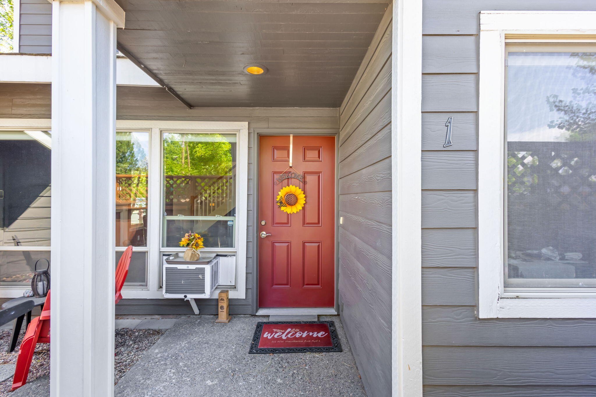 111 NW Hawthorne Avenue APT 1