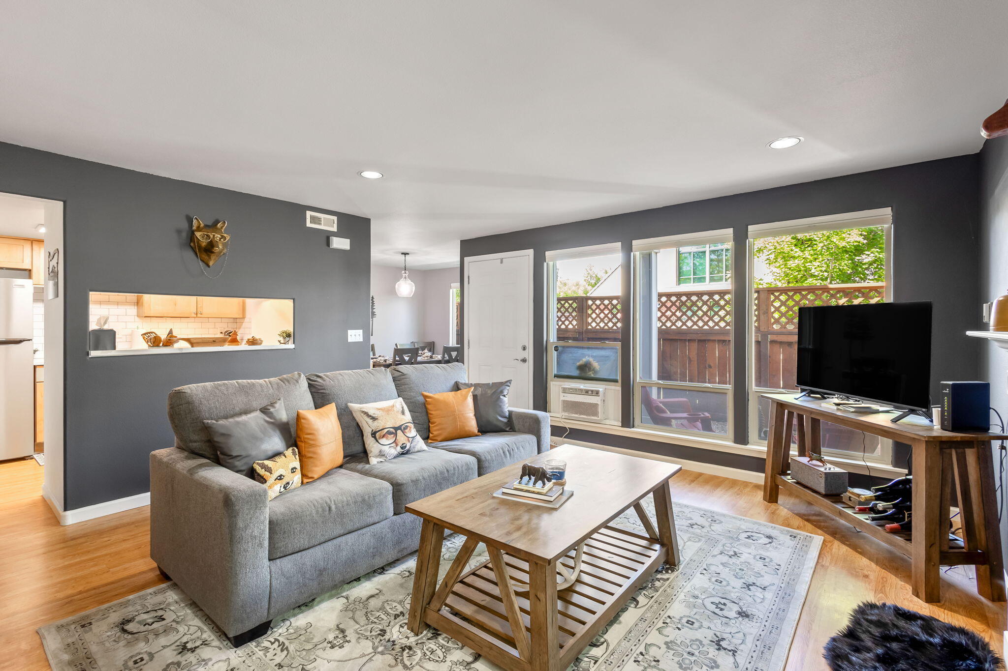 111 NW Hawthorne Avenue APT 1