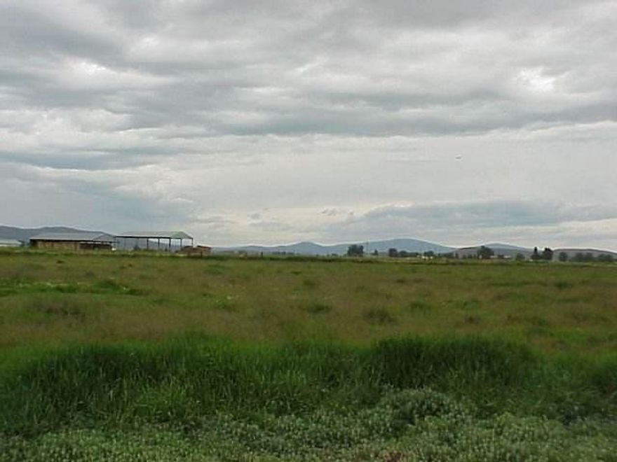 Enjoy View Of Shasta, Sunrise & Sunset From Level 2 Acre L Shaped Parcel W/Kid Irrigation. No Manu Homes. Fortney & Poe Soils. Seller To Work W/Buyer For Culvert/Access Off Reeder Rd. Close Of Escrow To Be In 2006.