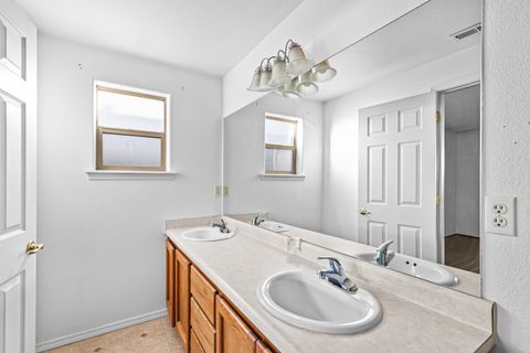 Tiny photo for 2324 Maple Park Drive, Medford, OR 97501 (MLS # 220213568)