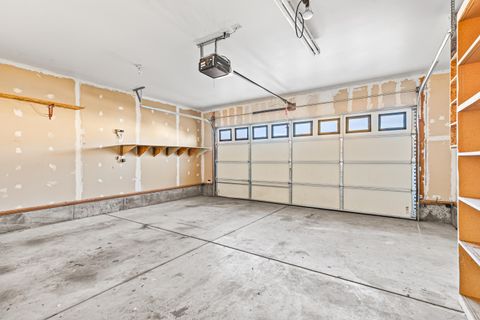 Tiny photo for 2324 Maple Park Drive, Medford, OR 97501 (MLS # 220213568)