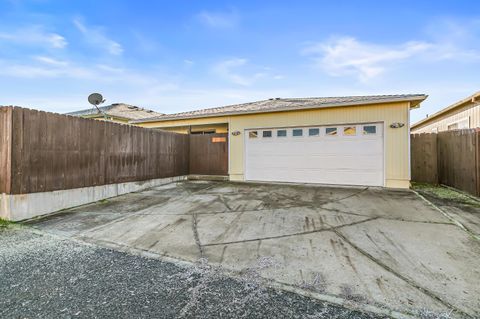 Tiny photo for 2324 Maple Park Drive, Medford, OR 97501 (MLS # 220213568)