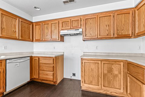 Tiny photo for 2324 Maple Park Drive, Medford, OR 97501 (MLS # 220213568)