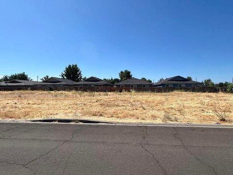 Photo of 3444 Sonny Way #lots 30-41, White City, OR 97503 (MLS # 220212487)