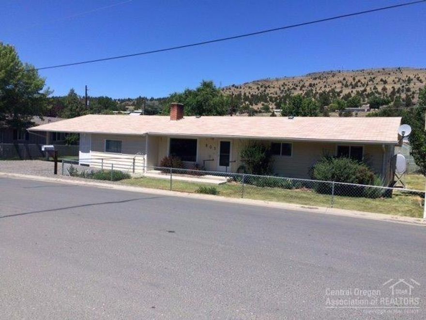Nice Large Family Home! Located in John Day, open floor plan, kitchen w/Oak Cabinets & breakfast bar, living room w/wood stove insert & large view windows, lots of storage, 3-4 bed, 2 bath, bonus/utility room w/outside access, pantry, forced air electric, wood & oil heat, carpet, wood & vinyl floors, vinyl windows, landscaped yard, sidewalks, cyclone fencing, wood lap siding, composition roof, carport w/gate to back yard, concrete patio, Trex deck, storage shed. $159,000 #891