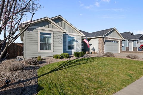 Tiny photo for 1043 Arrowhead Trail, Eagle Point, OR 97524 (MLS # 220216851)