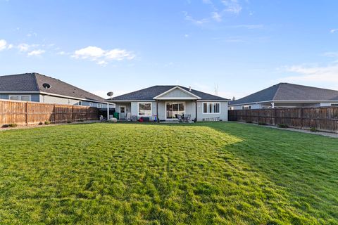 Tiny photo for 1043 Arrowhead Trail, Eagle Point, OR 97524 (MLS # 220216851)