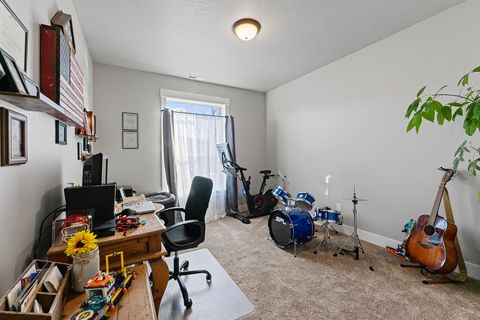 Tiny photo for 1043 Arrowhead Trail, Eagle Point, OR 97524 (MLS # 220216851)