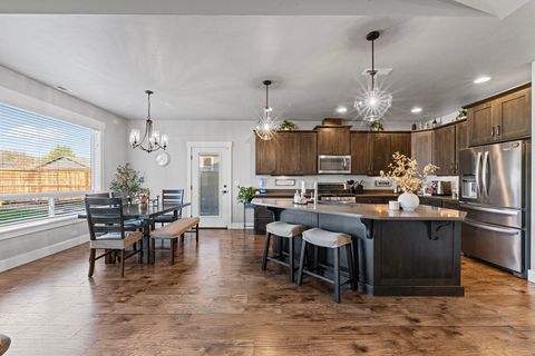 Tiny photo for 1043 Arrowhead Trail, Eagle Point, OR 97524 (MLS # 220216851)