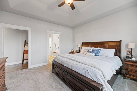 Tiny photo for 1043 Arrowhead Trail, Eagle Point, OR 97524 (MLS # 220216851)