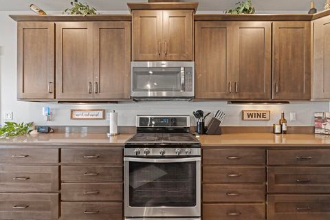 Tiny photo for 1043 Arrowhead Trail, Eagle Point, OR 97524 (MLS # 220216851)