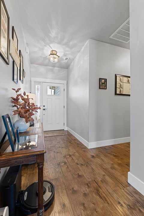 Tiny photo for 1043 Arrowhead Trail, Eagle Point, OR 97524 (MLS # 220216851)