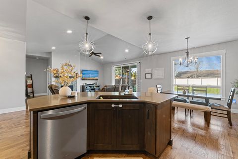 Tiny photo for 1043 Arrowhead Trail, Eagle Point, OR 97524 (MLS # 220216851)