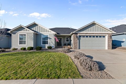 Photo of 1043 Arrowhead Trail, Eagle Point, OR 97524 (MLS # 220216851)