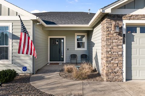 Tiny photo for 1043 Arrowhead Trail, Eagle Point, OR 97524 (MLS # 220216851)